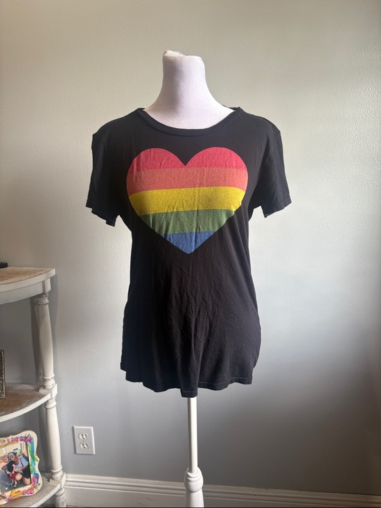 Sundry Tops - [SUNDRY] Black Tee with Rainbow Heart Graphic - Size Medium